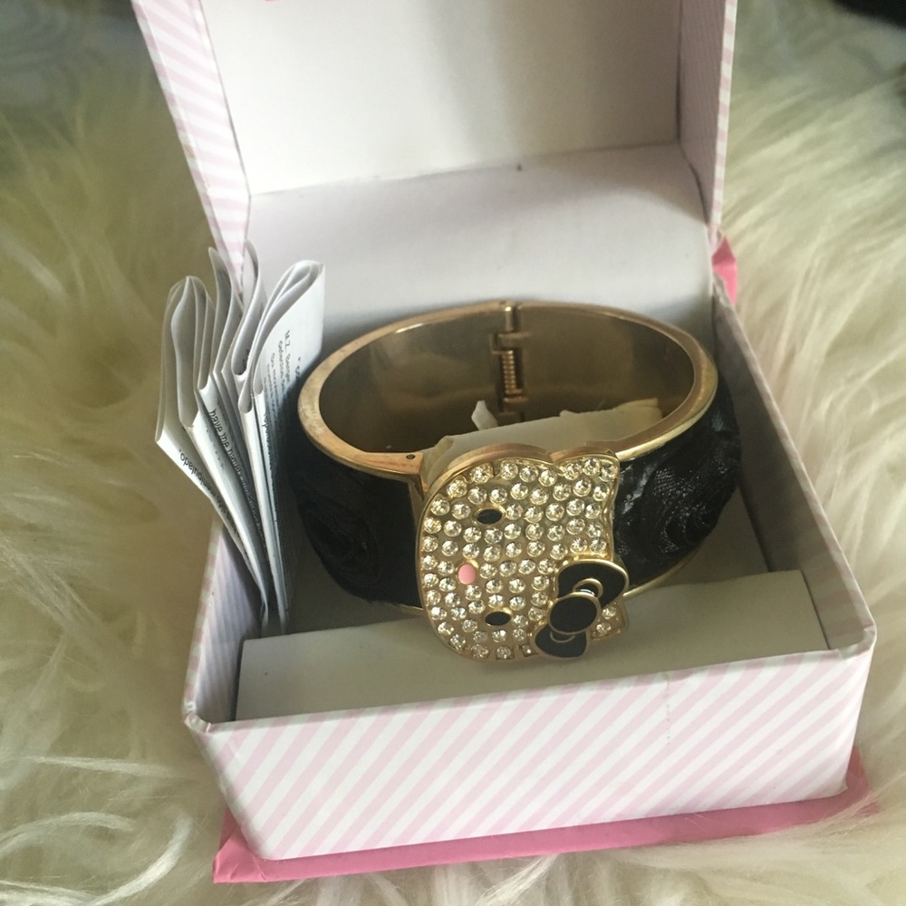Hello Kitty watch 🖤✨